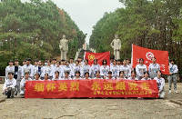 “缅怀先烈 永远跟党走”-开云网页版登录入口清明祭拜先烈活动
